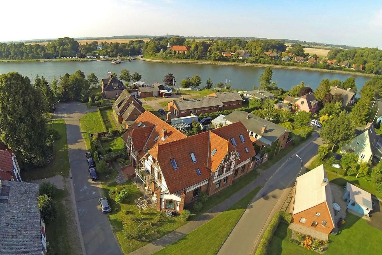 Kanalvilla - Urlaub Am Nord-Ostseekanal - Zwei Ferienwohnungen Im Angebot- Eine Im Dachgeschoss Und Eine Wohnung Mit Garten Sehestedt  Extérieur photo