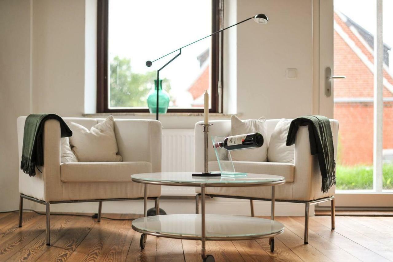 Kanalvilla - Urlaub Am Nord-Ostseekanal - Zwei Ferienwohnungen Im Angebot- Eine Im Dachgeschoss Und Eine Wohnung Mit Garten Sehestedt  Extérieur photo