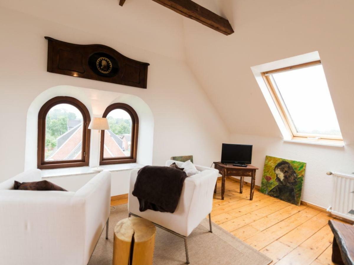 Kanalvilla - Urlaub Am Nord-Ostseekanal - Zwei Ferienwohnungen Im Angebot- Eine Im Dachgeschoss Und Eine Wohnung Mit Garten Sehestedt  Extérieur photo