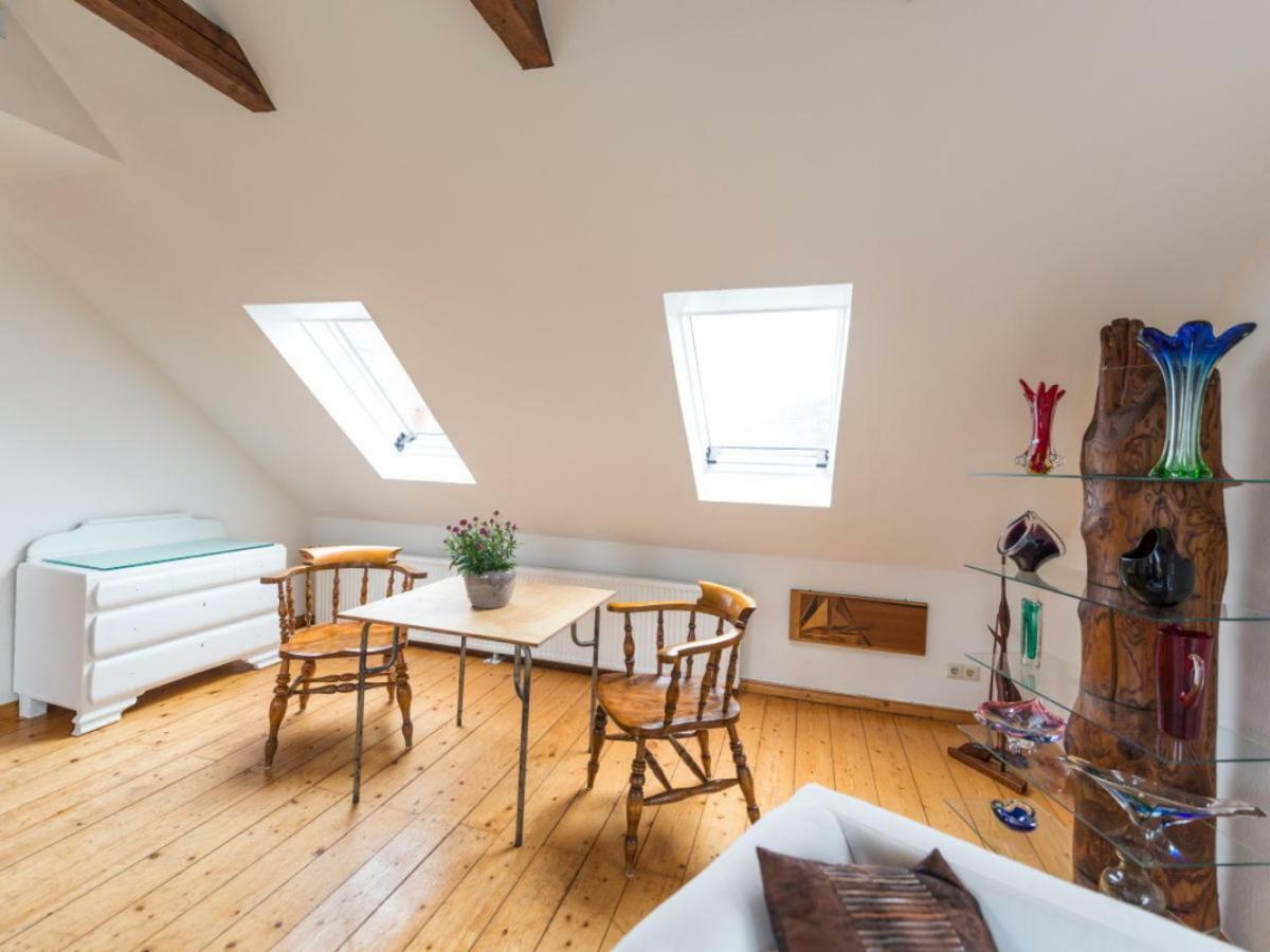 Kanalvilla - Urlaub Am Nord-Ostseekanal - Zwei Ferienwohnungen Im Angebot- Eine Im Dachgeschoss Und Eine Wohnung Mit Garten Sehestedt  Extérieur photo