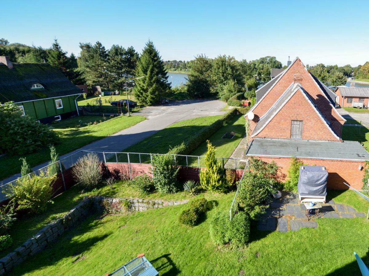Kanalvilla - Urlaub Am Nord-Ostseekanal - Zwei Ferienwohnungen Im Angebot- Eine Im Dachgeschoss Und Eine Wohnung Mit Garten Sehestedt  Extérieur photo
